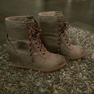 Sorel lace up boots size 7.5
